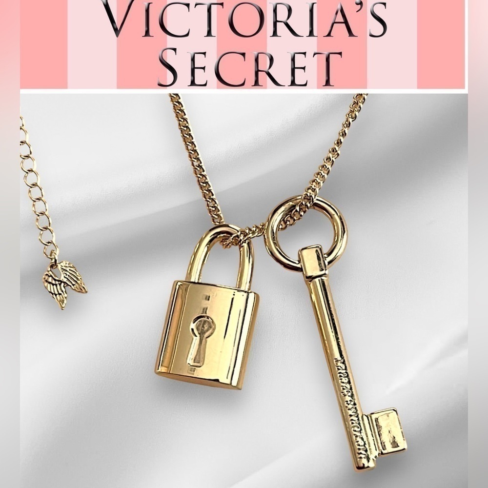 Victoria’s Secret Scandalous Lock & Key Necklace, gold tone, like new, 20”
